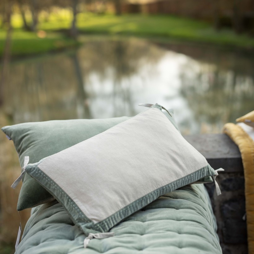 CUSHION VIVARAISE ELISE CHAMBRAY... CUSHION VIVARAISE ELISE CHAMBRAY...