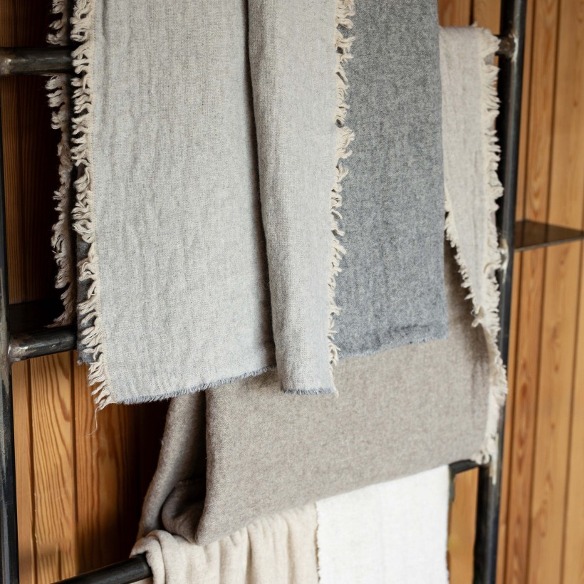 THROW VIVARAISE BRUNA PERLE 130X180... THROW VIVARAISE BRUNA PERLE 130X180...